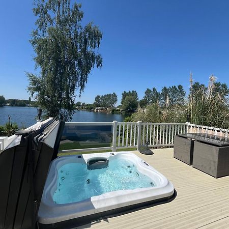 Tattershall Lakes Sunset View Caravan Lakeside, Hot Tub, Garden, Private Fishing Peg & Wifi Екстер'єр фото