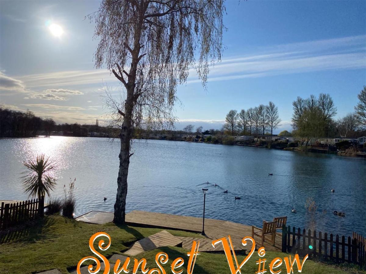 Tattershall Lakes Sunset View Caravan Lakeside, Hot Tub, Garden, Private Fishing Peg & Wifi Екстер'єр фото