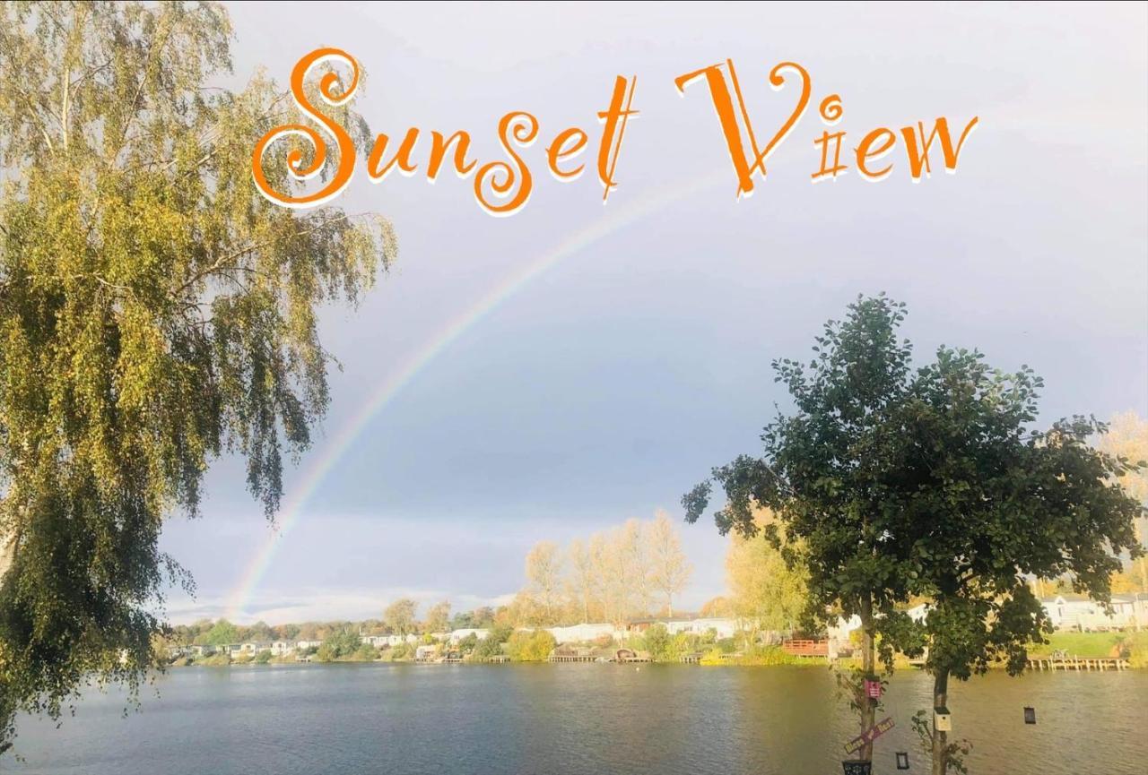Tattershall Lakes Sunset View Caravan Lakeside, Hot Tub, Garden, Private Fishing Peg & Wifi Екстер'єр фото