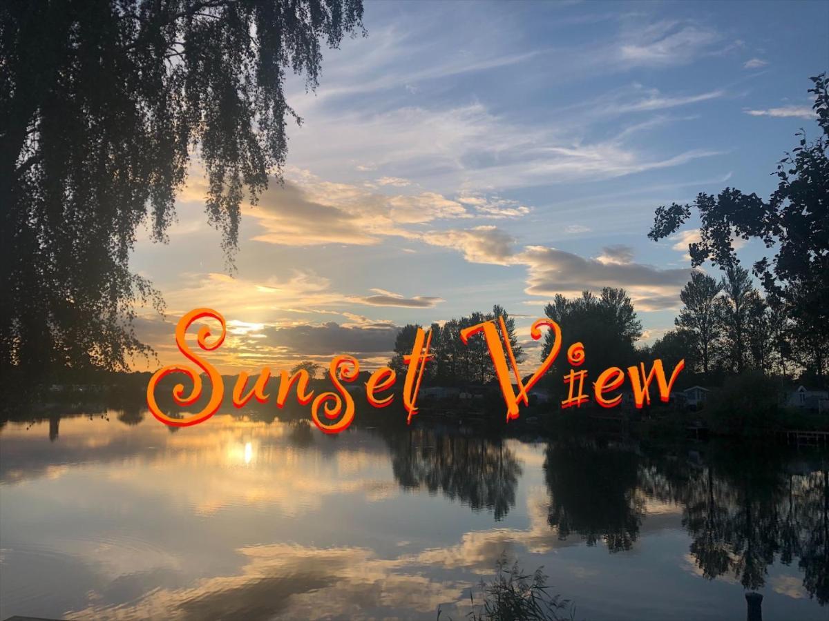 Tattershall Lakes Sunset View Caravan Lakeside, Hot Tub, Garden, Private Fishing Peg & Wifi Екстер'єр фото