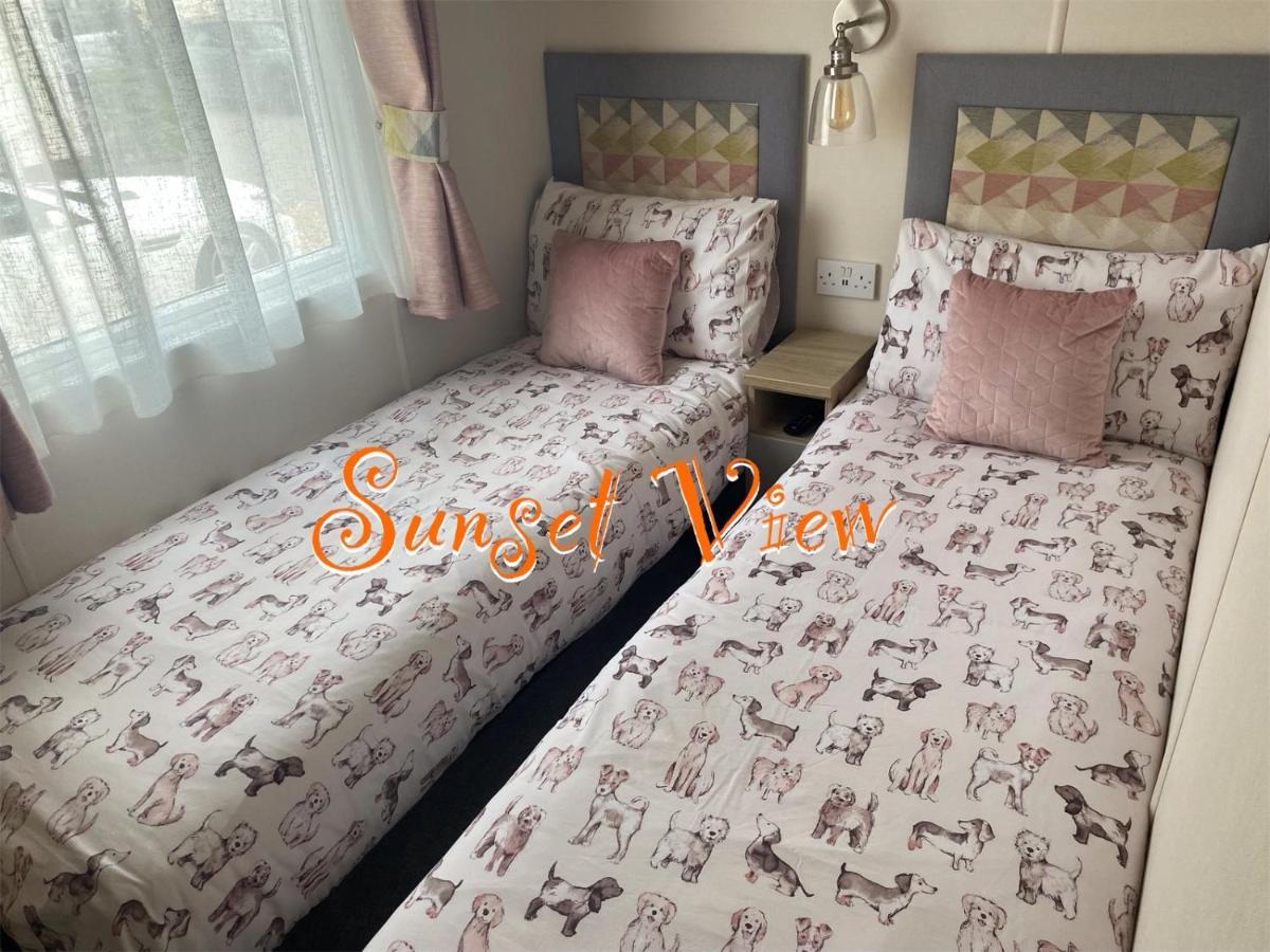 Tattershall Lakes Sunset View Caravan Lakeside, Hot Tub, Garden, Private Fishing Peg & Wifi Екстер'єр фото