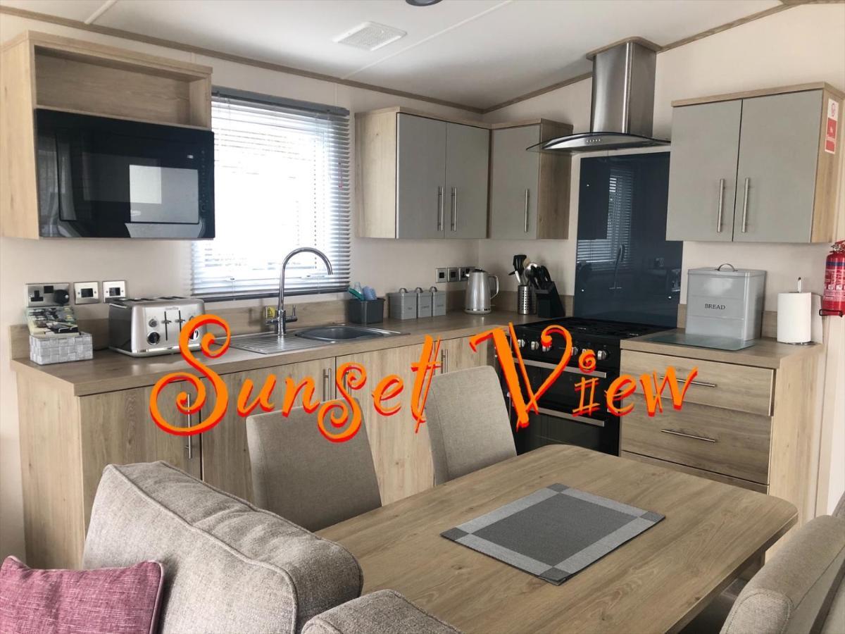 Tattershall Lakes Sunset View Caravan Lakeside, Hot Tub, Garden, Private Fishing Peg & Wifi Екстер'єр фото
