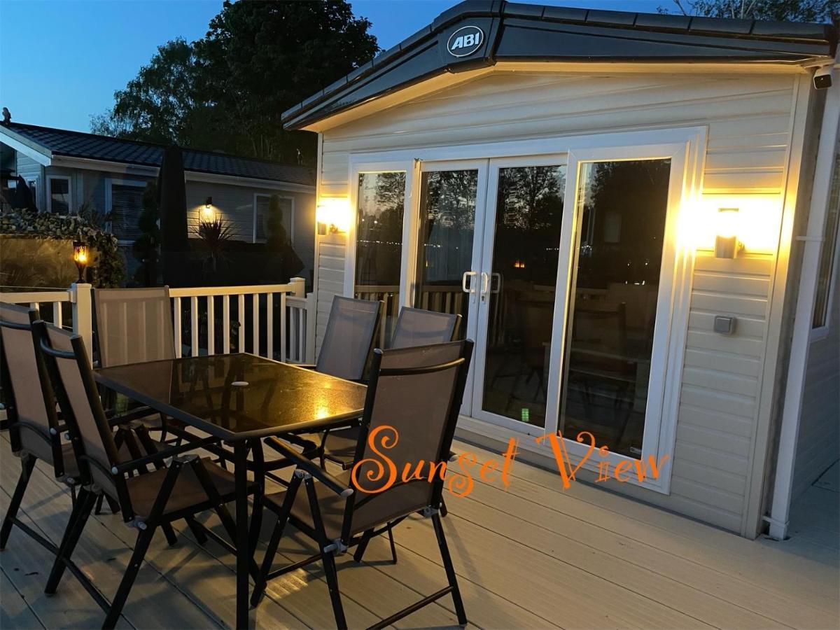 Tattershall Lakes Sunset View Caravan Lakeside, Hot Tub, Garden, Private Fishing Peg & Wifi Екстер'єр фото