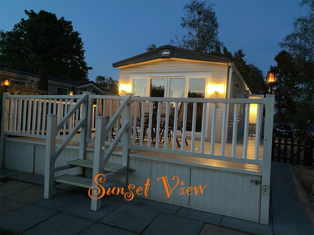 Tattershall Lakes Sunset View Caravan Lakeside, Hot Tub, Garden, Private Fishing Peg & Wifi Екстер'єр фото