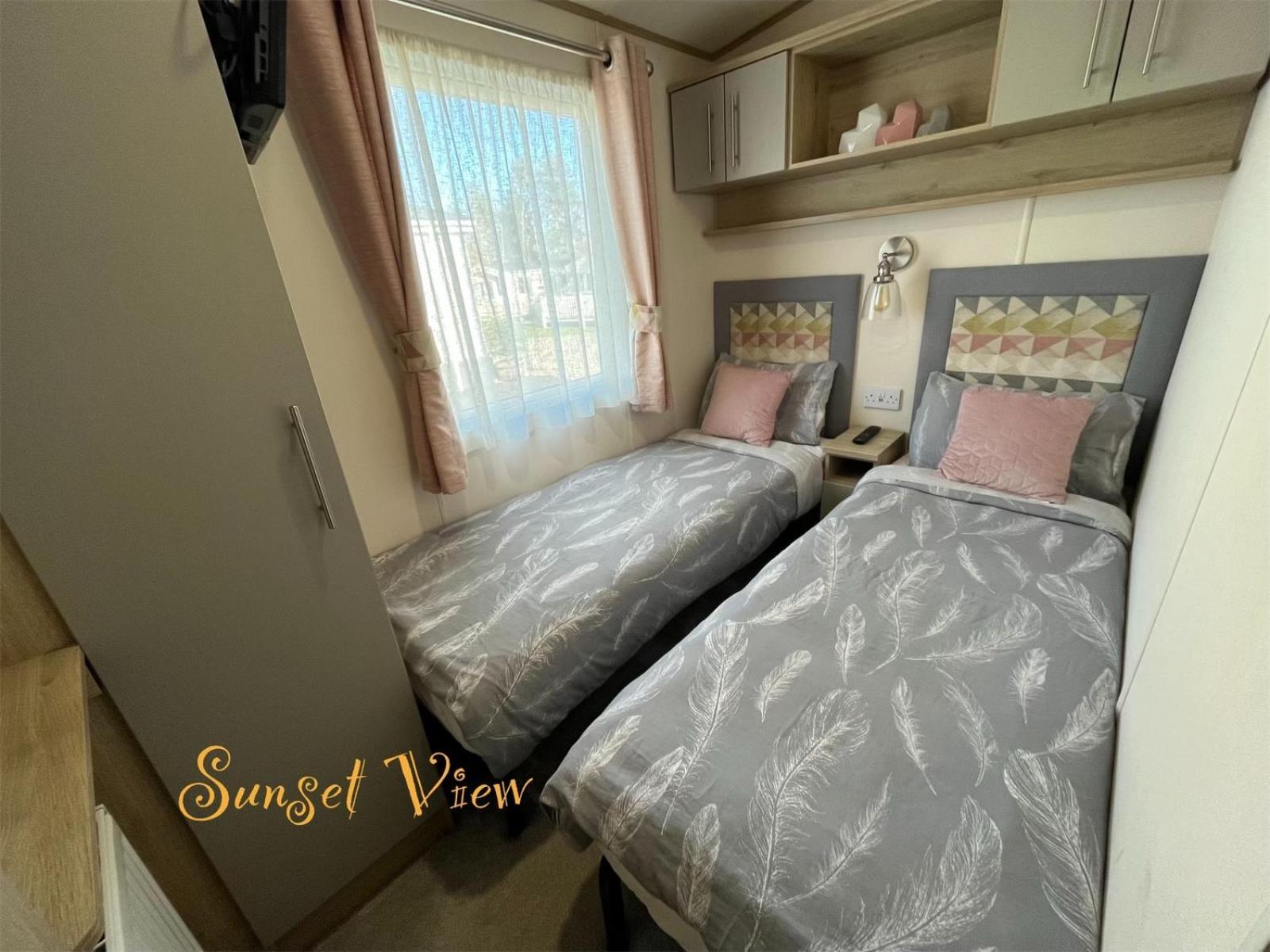 Tattershall Lakes Sunset View Caravan Lakeside, Hot Tub, Garden, Private Fishing Peg & Wifi Екстер'єр фото