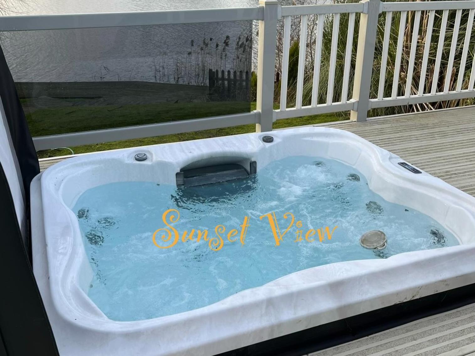 Tattershall Lakes Sunset View Caravan Lakeside, Hot Tub, Garden, Private Fishing Peg & Wifi Екстер'єр фото