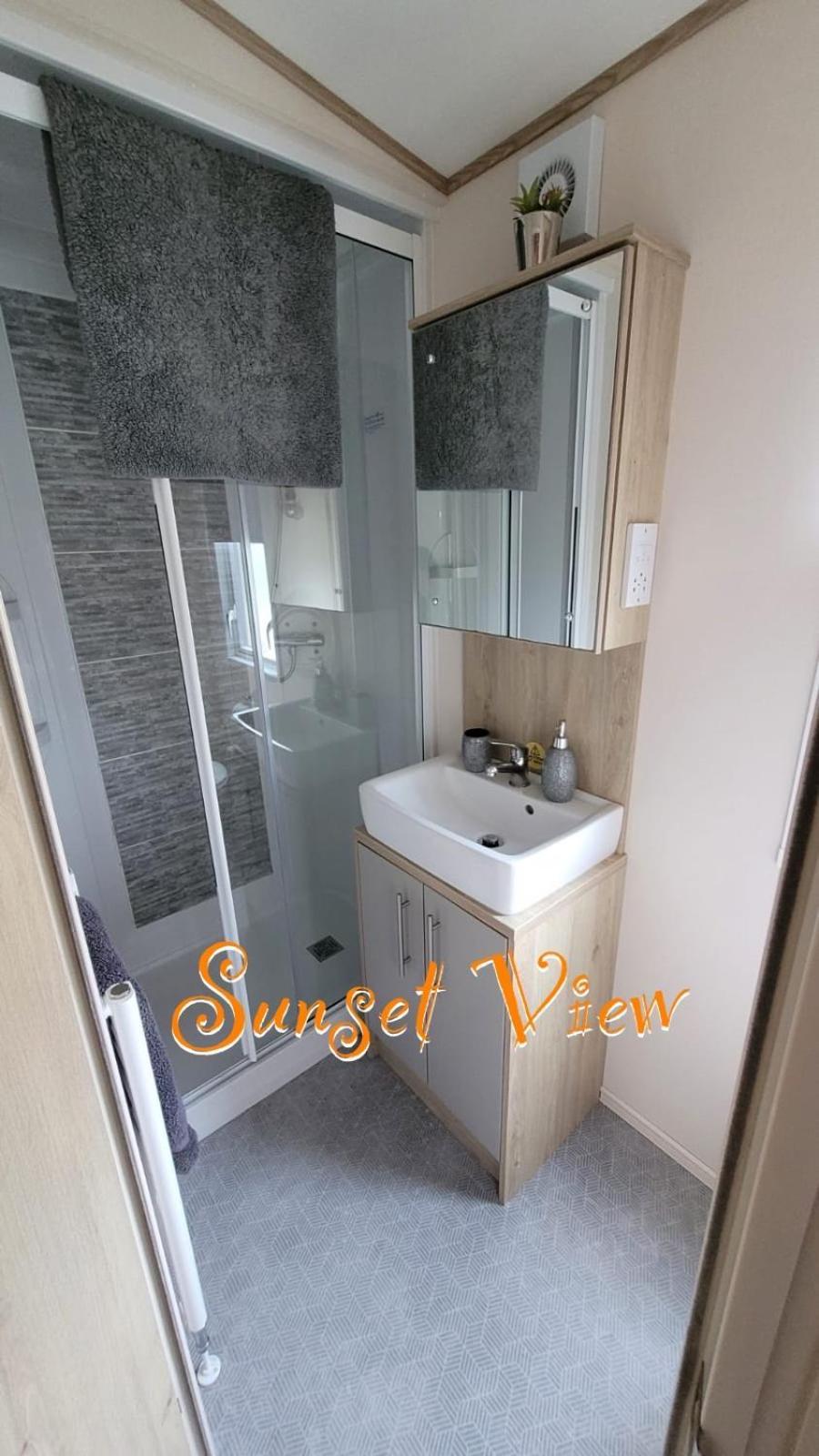 Tattershall Lakes Sunset View Caravan Lakeside, Hot Tub, Garden, Private Fishing Peg & Wifi Екстер'єр фото