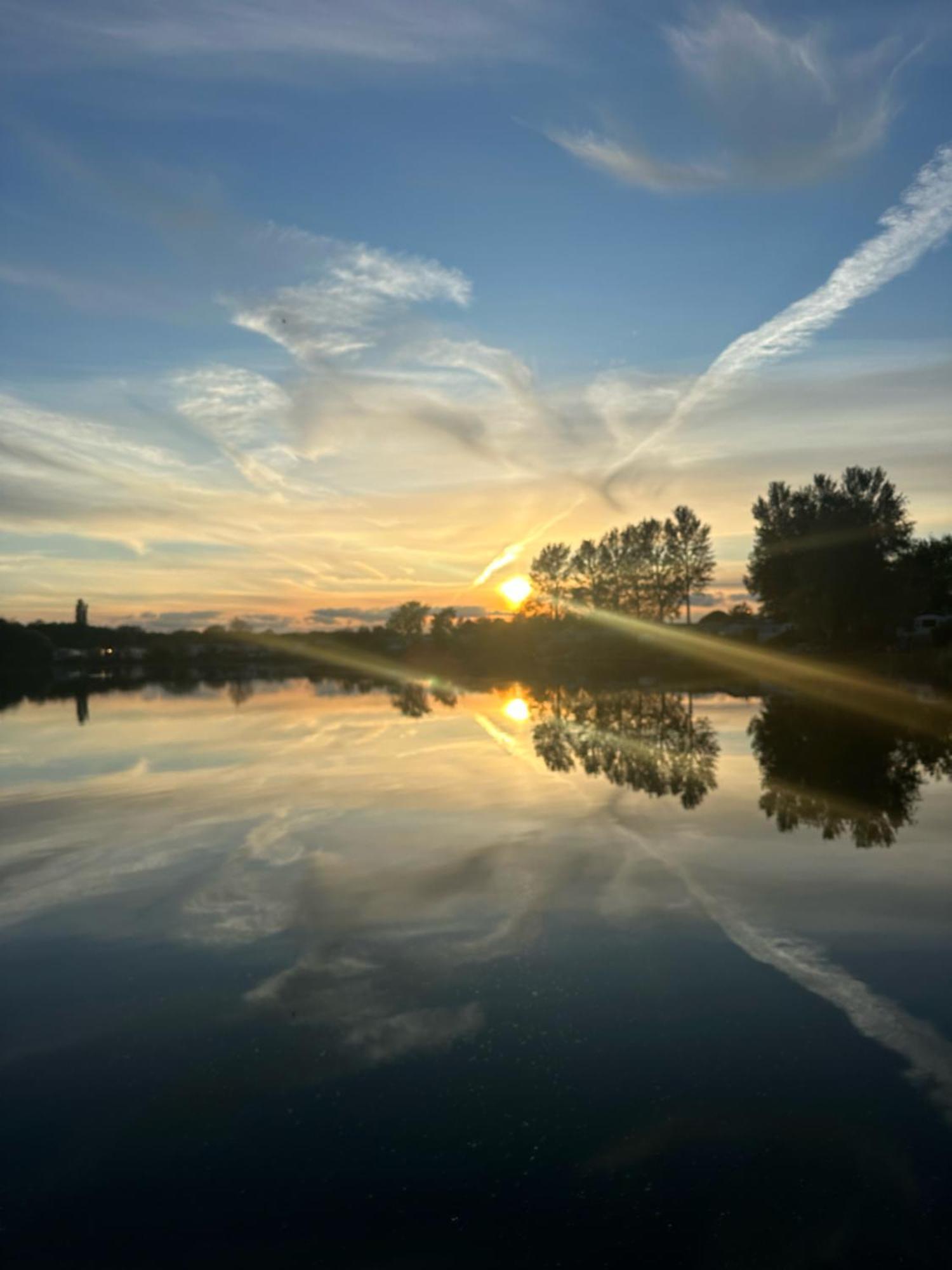 Tattershall Lakes Sunset View Caravan Lakeside, Hot Tub, Garden, Private Fishing Peg & Wifi Екстер'єр фото