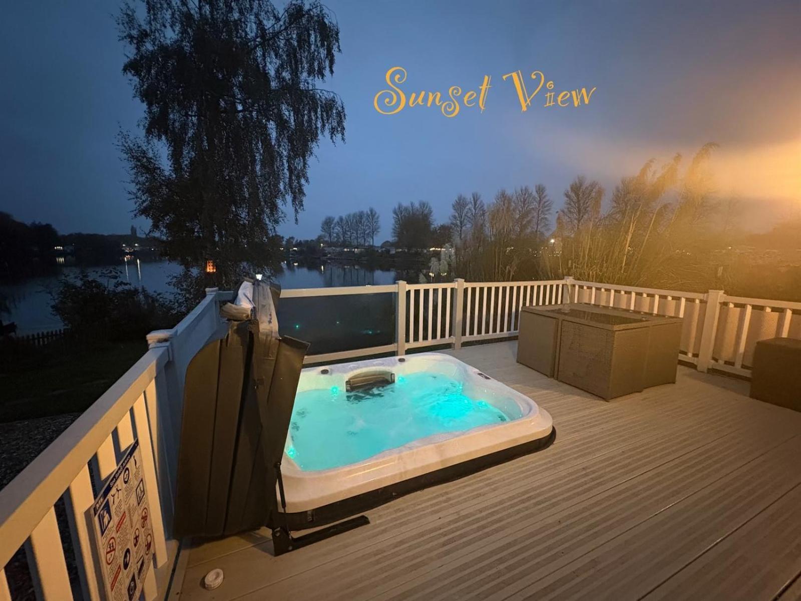 Tattershall Lakes Sunset View Caravan Lakeside, Hot Tub, Garden, Private Fishing Peg & Wifi Екстер'єр фото