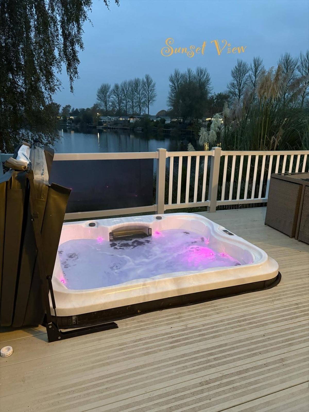 Tattershall Lakes Sunset View Caravan Lakeside, Hot Tub, Garden, Private Fishing Peg & Wifi Екстер'єр фото