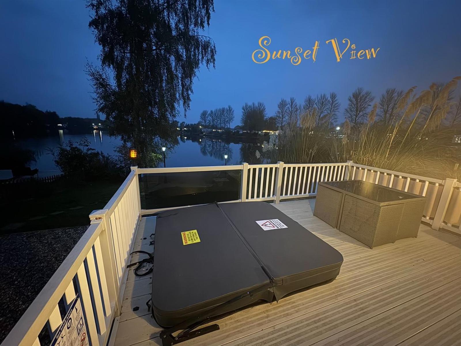 Tattershall Lakes Sunset View Caravan Lakeside, Hot Tub, Garden, Private Fishing Peg & Wifi Екстер'єр фото