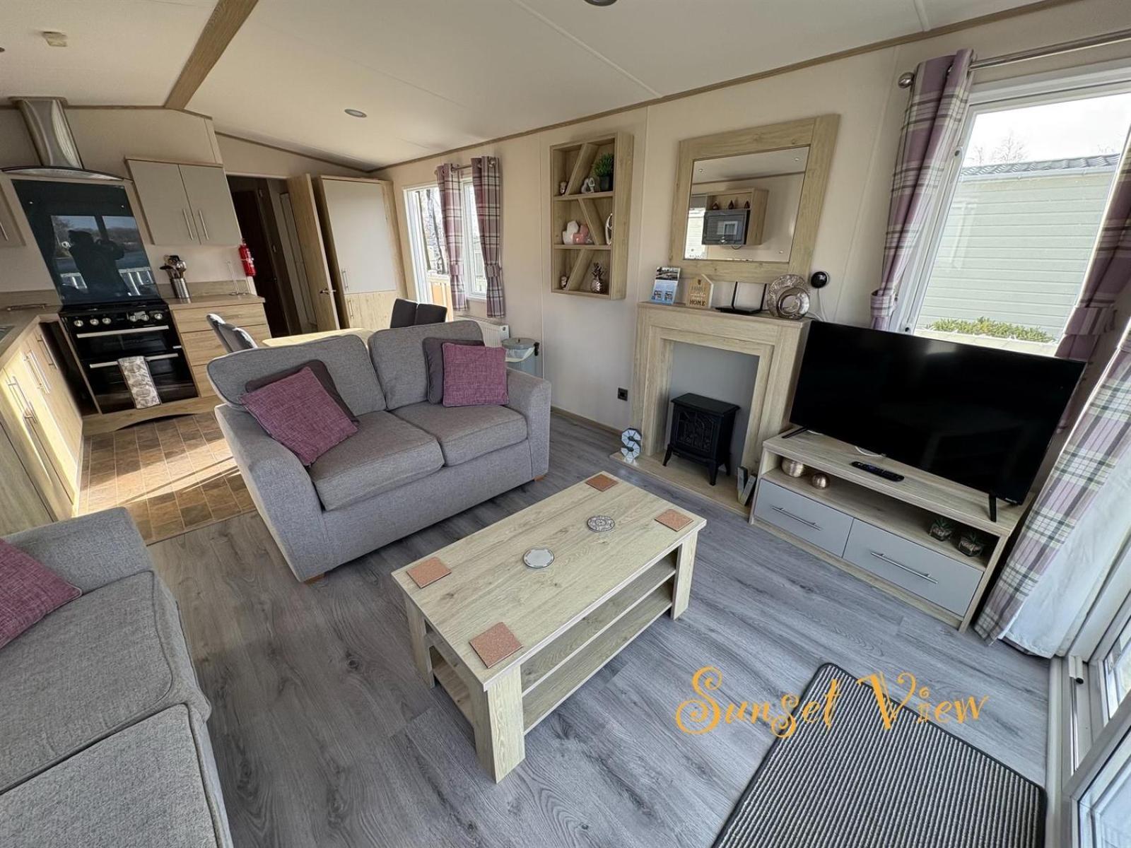 Tattershall Lakes Sunset View Caravan Lakeside, Hot Tub, Garden, Private Fishing Peg & Wifi Екстер'єр фото